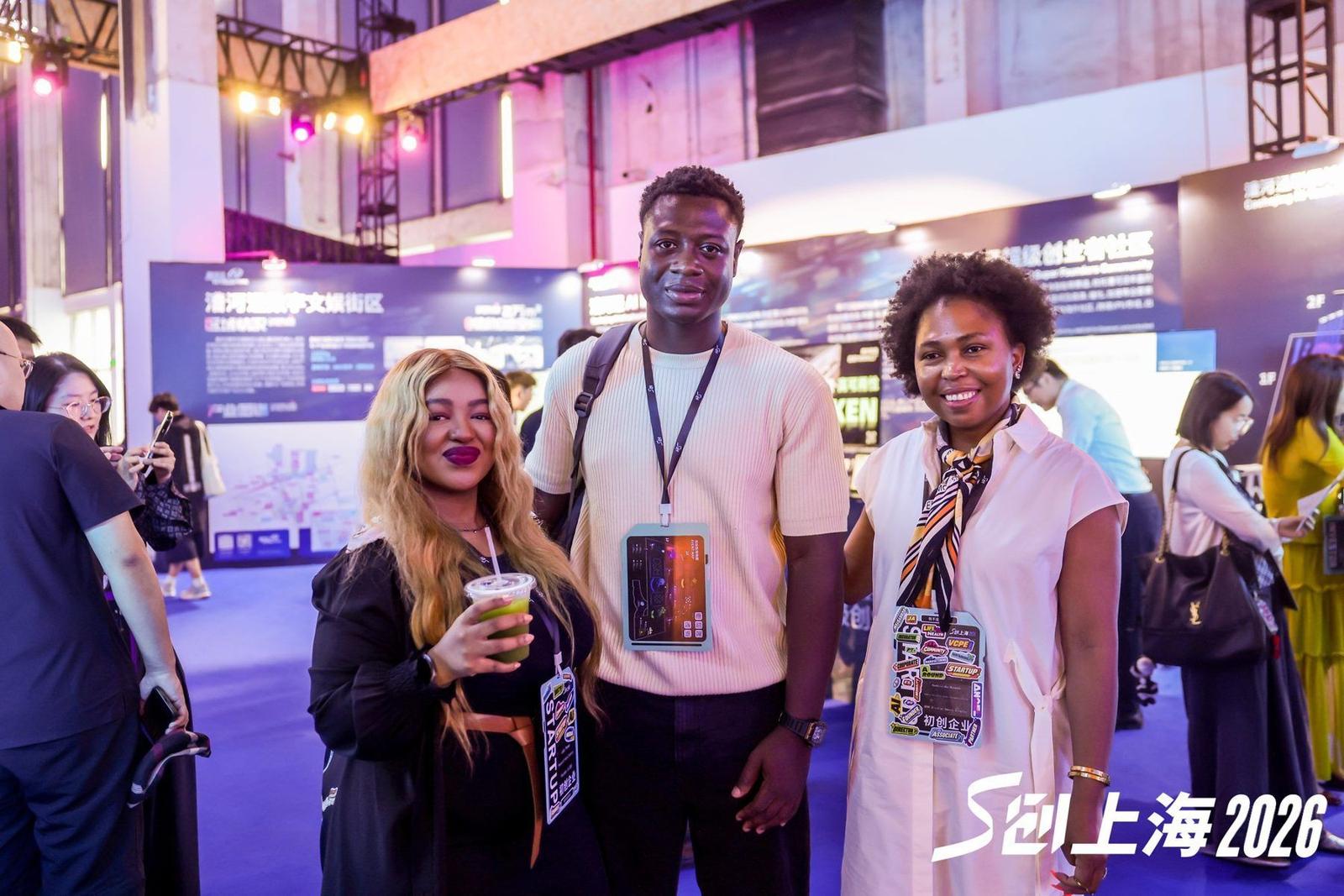 Guests connecting between sessions at S-Tron China 2026